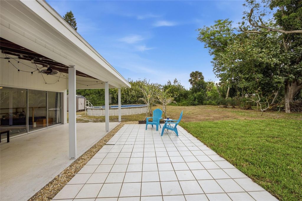 Image 26 of property listing at 615 FONTANA LANE, Bradenton, FL 34209
