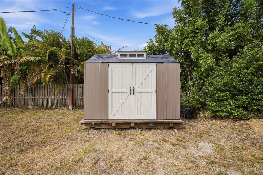 Image 27 of property listing at 615 FONTANA LANE, Bradenton, FL 34209