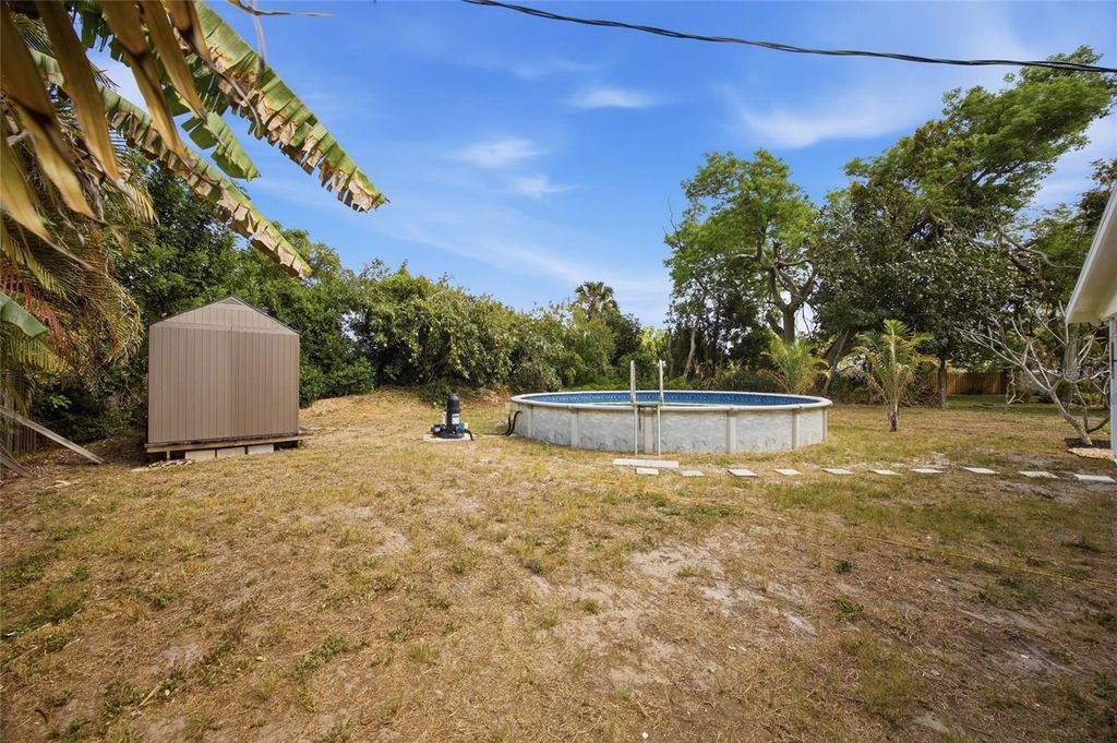 Image 28 of property listing at 615 FONTANA LANE, Bradenton, FL 34209