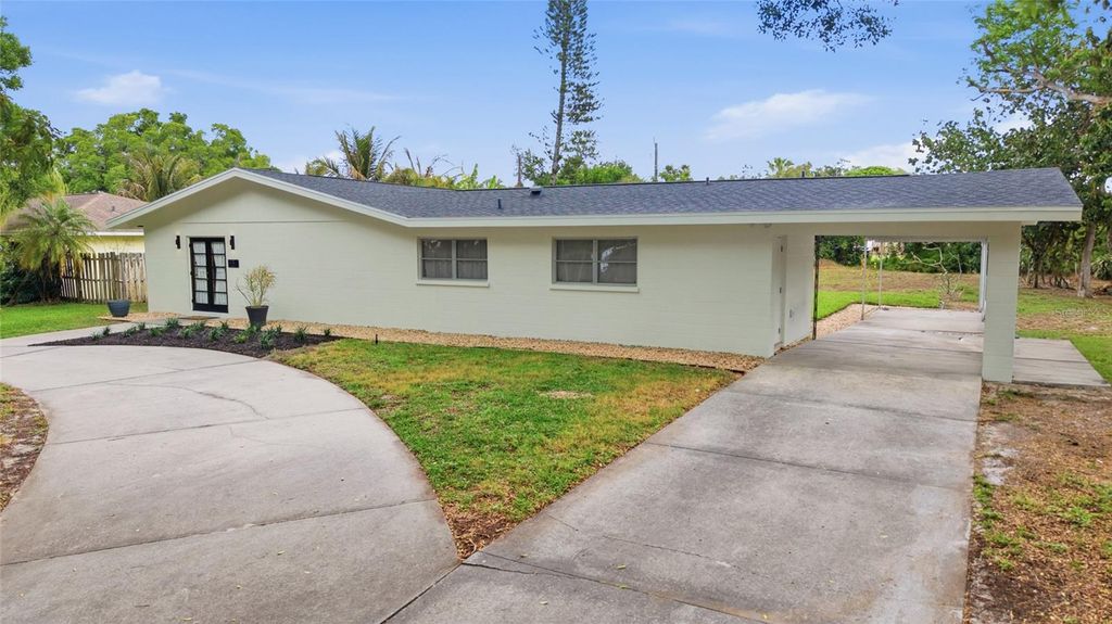Image 30 of property listing at 615 FONTANA LANE, Bradenton, FL 34209
