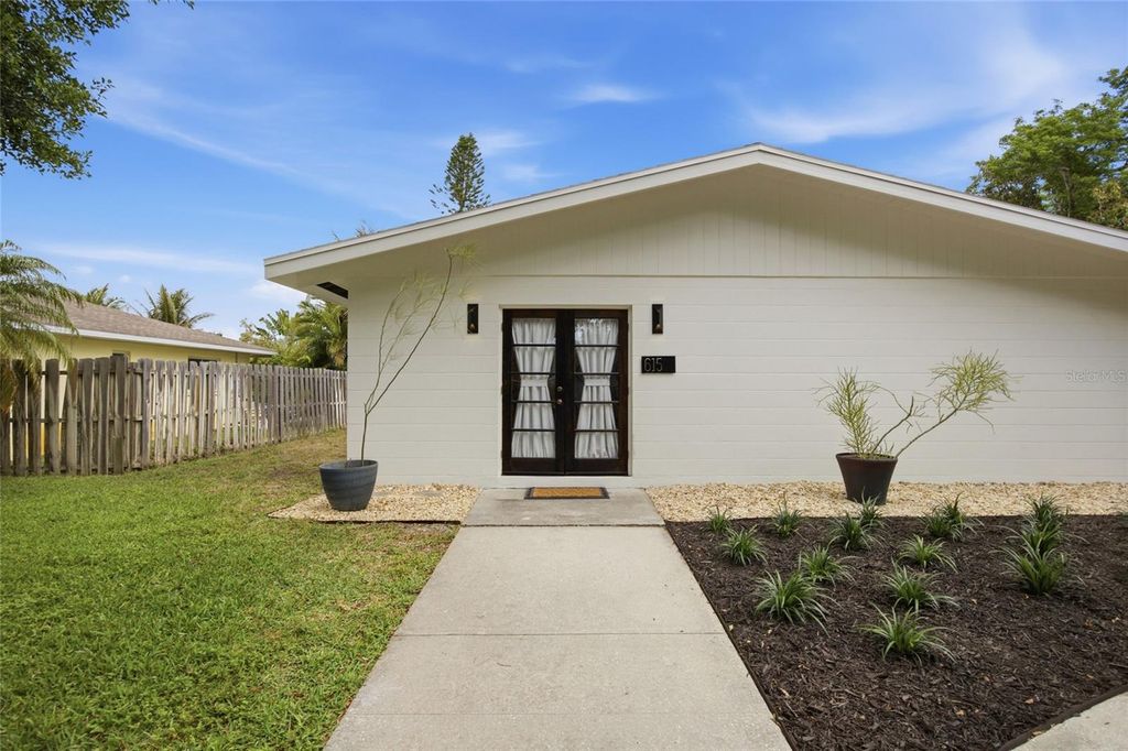 Image 36 of property listing at 615 FONTANA LANE, Bradenton, FL 34209