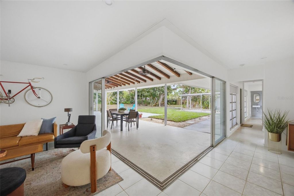 Image 5 of property listing at 615 FONTANA LANE, Bradenton, FL 34209