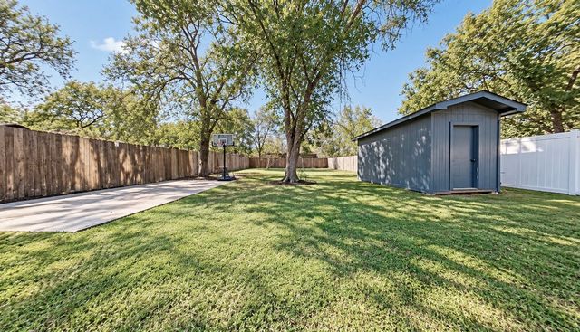 4116 Townsend Drive, Fort Worth, TX 76115