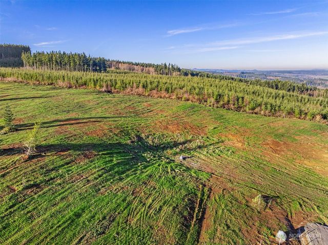 212 Suncrest Drive, Castle Rock, WA 98611