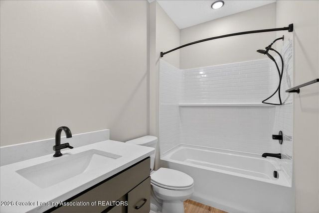 15332 Sherwood Lane, Lansing, MI 48906