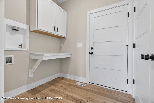 15332 Sherwood Lane, Lansing, MI 48906