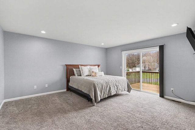1069 S Stoneridge Drive, Plainwell, MI 49080