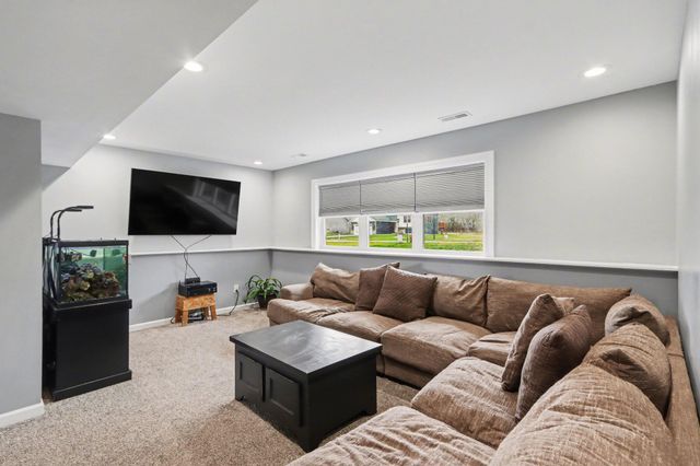 1069 S Stoneridge Drive, Plainwell, MI 49080