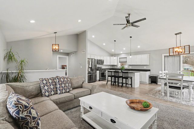 1069 S Stoneridge Drive, Plainwell, MI 49080