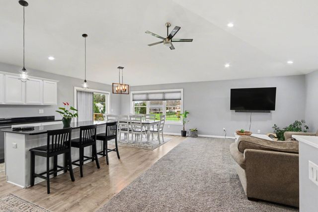 1069 S Stoneridge Drive, Plainwell, MI 49080