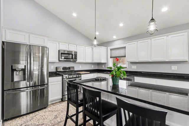 1069 S Stoneridge Drive, Plainwell, MI 49080