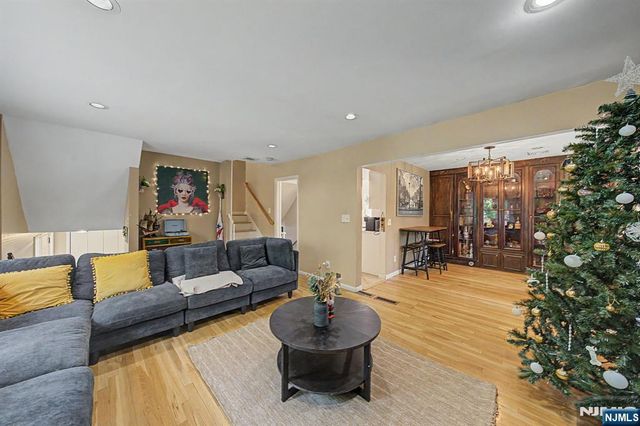 91 Greenbrook Place, Park Ridge, NJ 07656