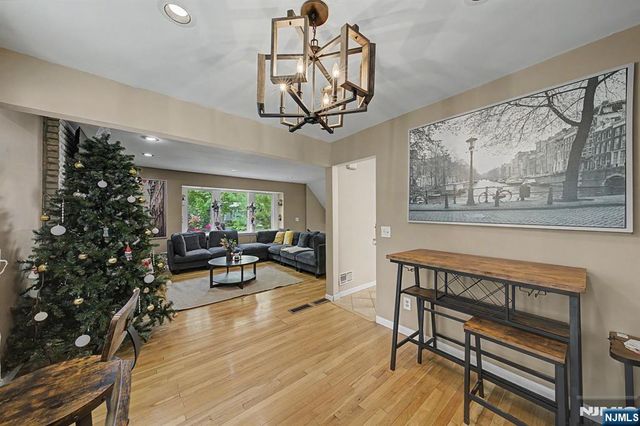 91 Greenbrook Place, Park Ridge, NJ 07656
