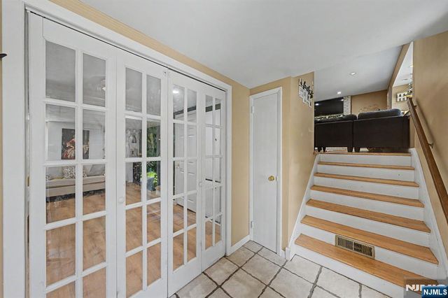 91 Greenbrook Place, Park Ridge, NJ 07656