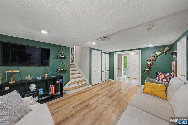 91 Greenbrook Place, Park Ridge, NJ 07656