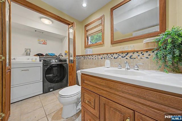 91 Greenbrook Place, Park Ridge, NJ 07656
