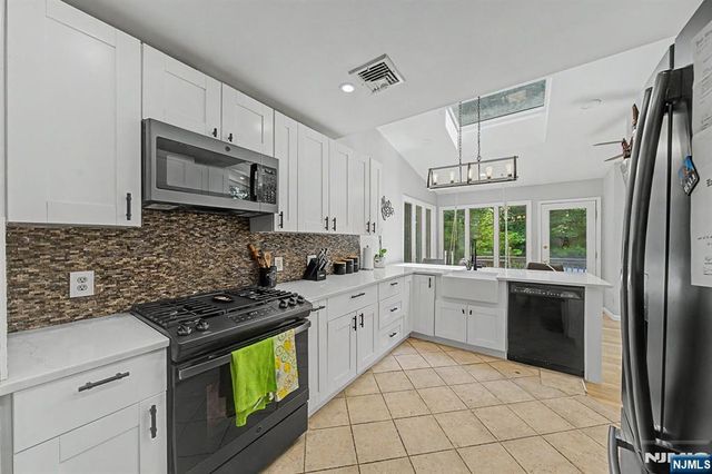 91 Greenbrook Place, Park Ridge, NJ 07656