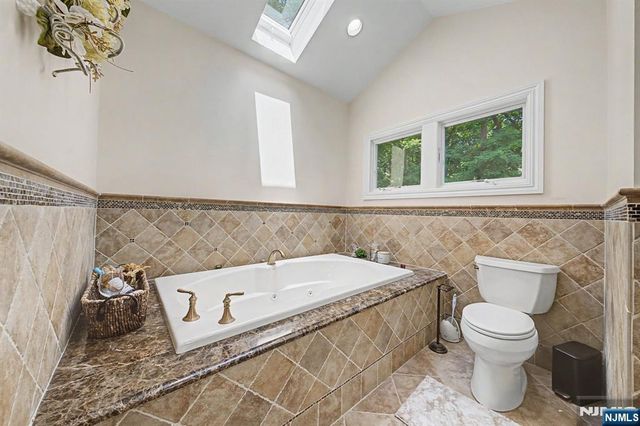 91 Greenbrook Place, Park Ridge, NJ 07656