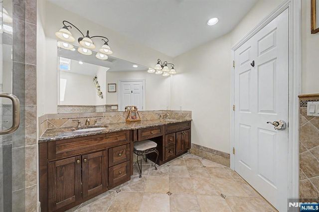 91 Greenbrook Place, Park Ridge, NJ 07656