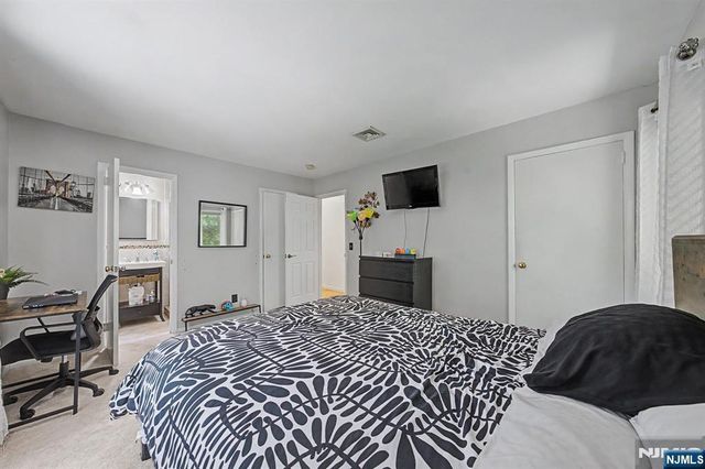 91 Greenbrook Place, Park Ridge, NJ 07656