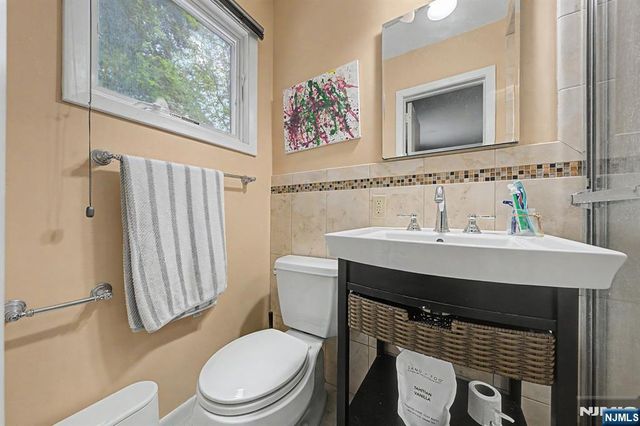 91 Greenbrook Place, Park Ridge, NJ 07656
