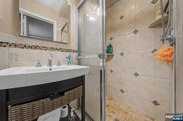 91 Greenbrook Place, Park Ridge, NJ 07656