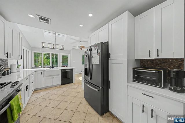 91 Greenbrook Place, Park Ridge, NJ 07656
