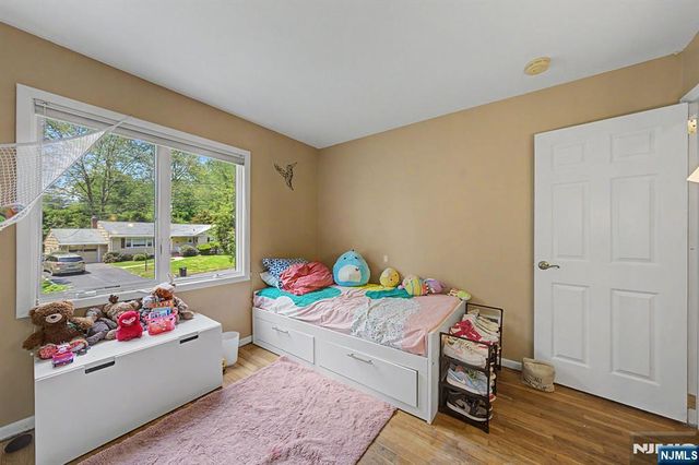 91 Greenbrook Place, Park Ridge, NJ 07656