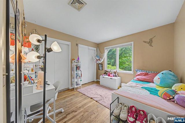 91 Greenbrook Place, Park Ridge, NJ 07656