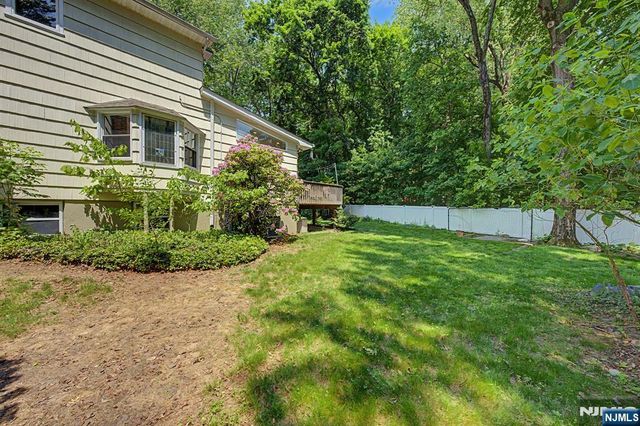 91 Greenbrook Place, Park Ridge, NJ 07656