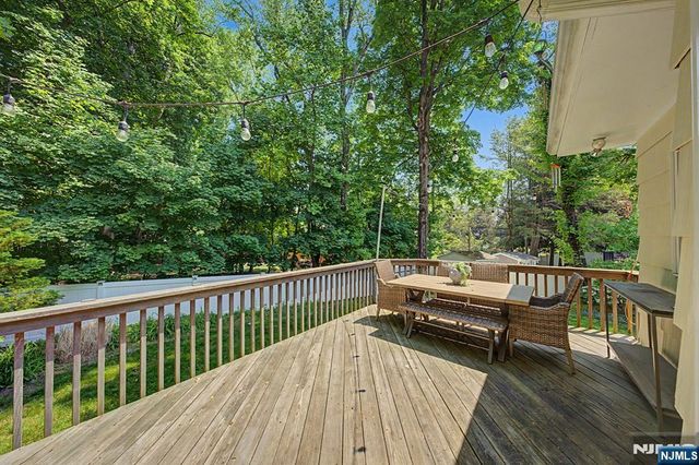 91 Greenbrook Place, Park Ridge, NJ 07656