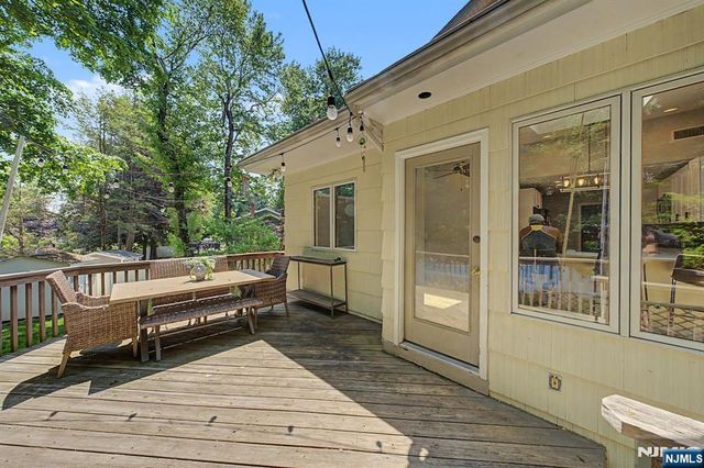 91 Greenbrook Place, Park Ridge, NJ 07656