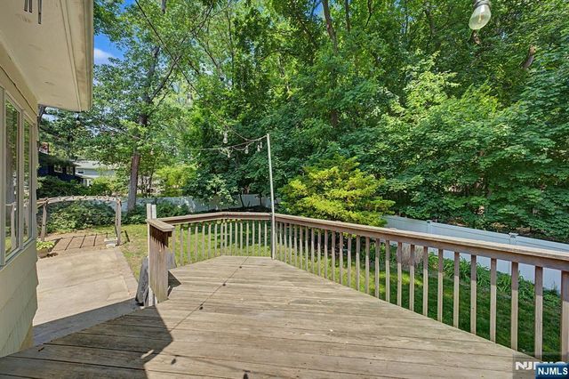 91 Greenbrook Place, Park Ridge, NJ 07656