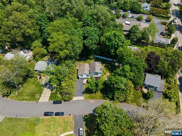 91 Greenbrook Place, Park Ridge, NJ 07656