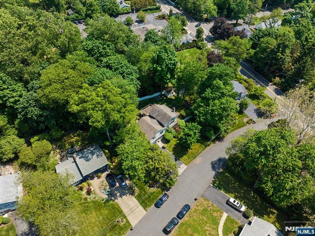 91 Greenbrook Place, Park Ridge, NJ 07656