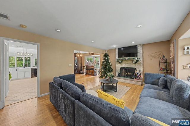 91 Greenbrook Place, Park Ridge, NJ 07656