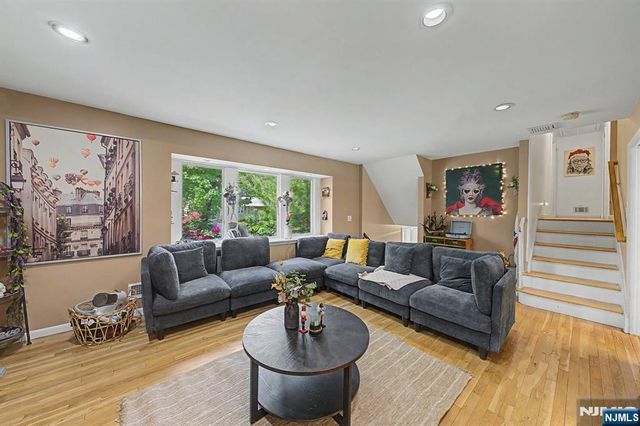 91 Greenbrook Place, Park Ridge, NJ 07656