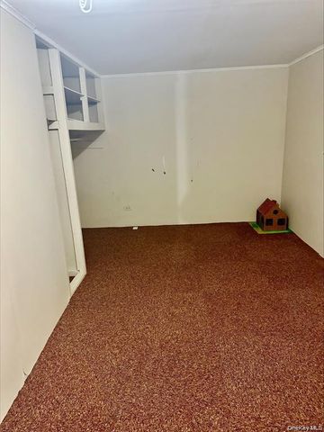 16 Eileen Avenue, Plainview, NY 11803