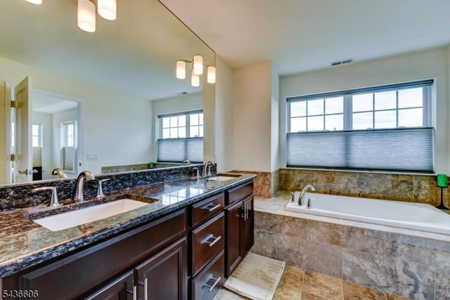 14 Lupine Ln, Allamuchy Twp., NJ 07840