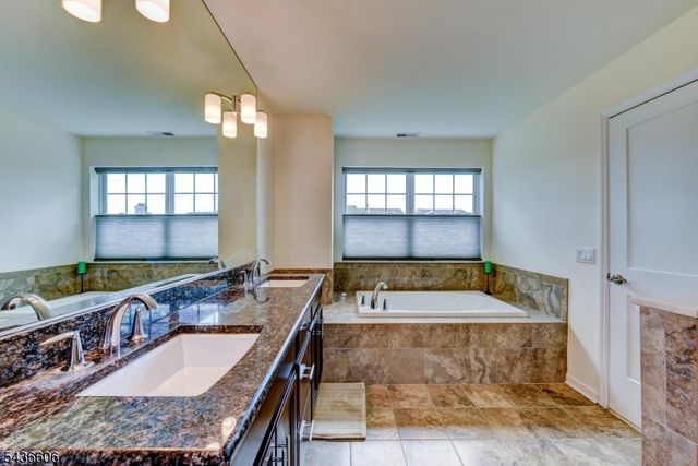 14 Lupine Ln, Allamuchy Twp., NJ 07840