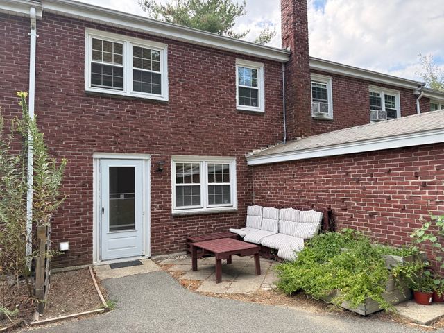 31 Trudy 31, Brockton, MA 02301