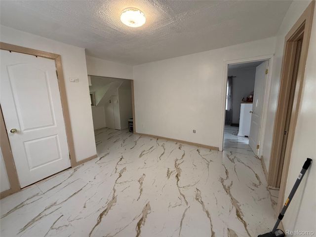 6801 RUTLAND Street, Detroit, MI 48228