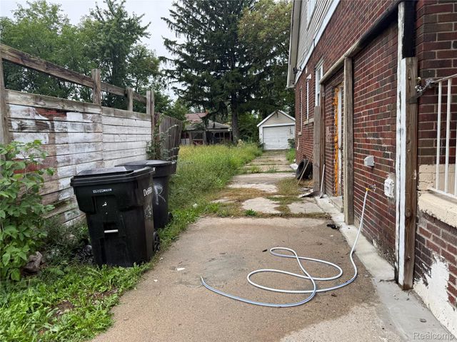 6801 RUTLAND Street, Detroit, MI 48228