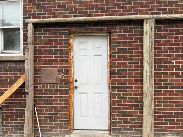 6801 RUTLAND Street, Detroit, MI 48228