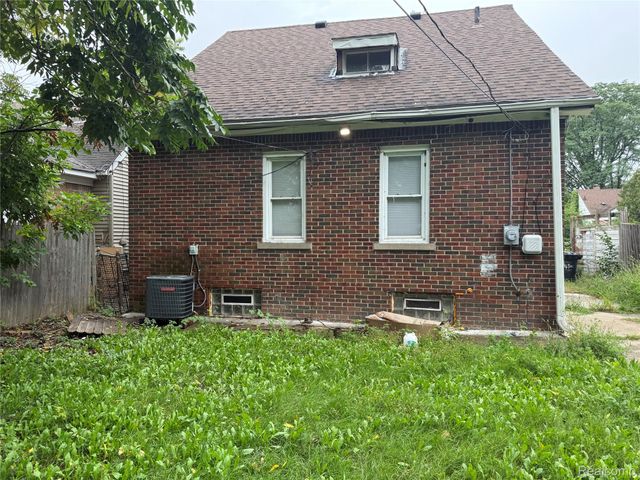 6801 RUTLAND Street, Detroit, MI 48228