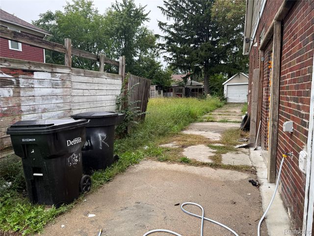 6801 RUTLAND Street, Detroit, MI 48228
