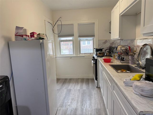 6801 RUTLAND Street, Detroit, MI 48228