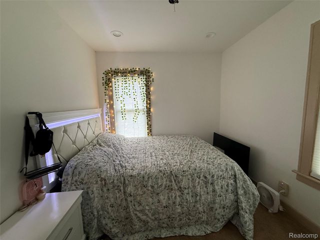 6801 RUTLAND Street, Detroit, MI 48228