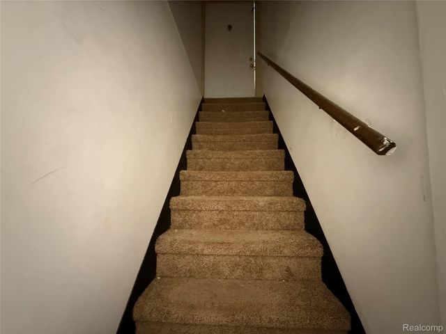 6801 RUTLAND Street, Detroit, MI 48228