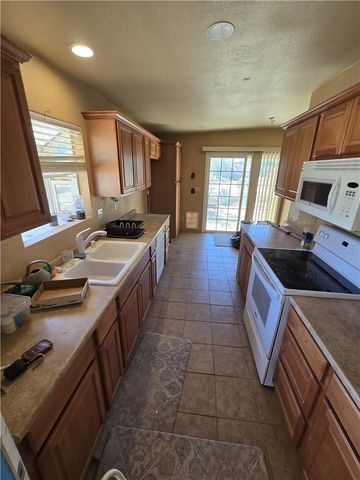3390 El Dorado, Yucca Valley, CA 92284